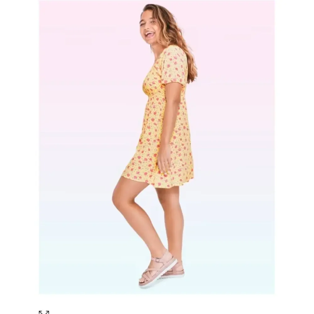 NWT Sugar & Jade  Tween Girls Floral Smocked Babydoll Dress - Pale Sun M(10)
